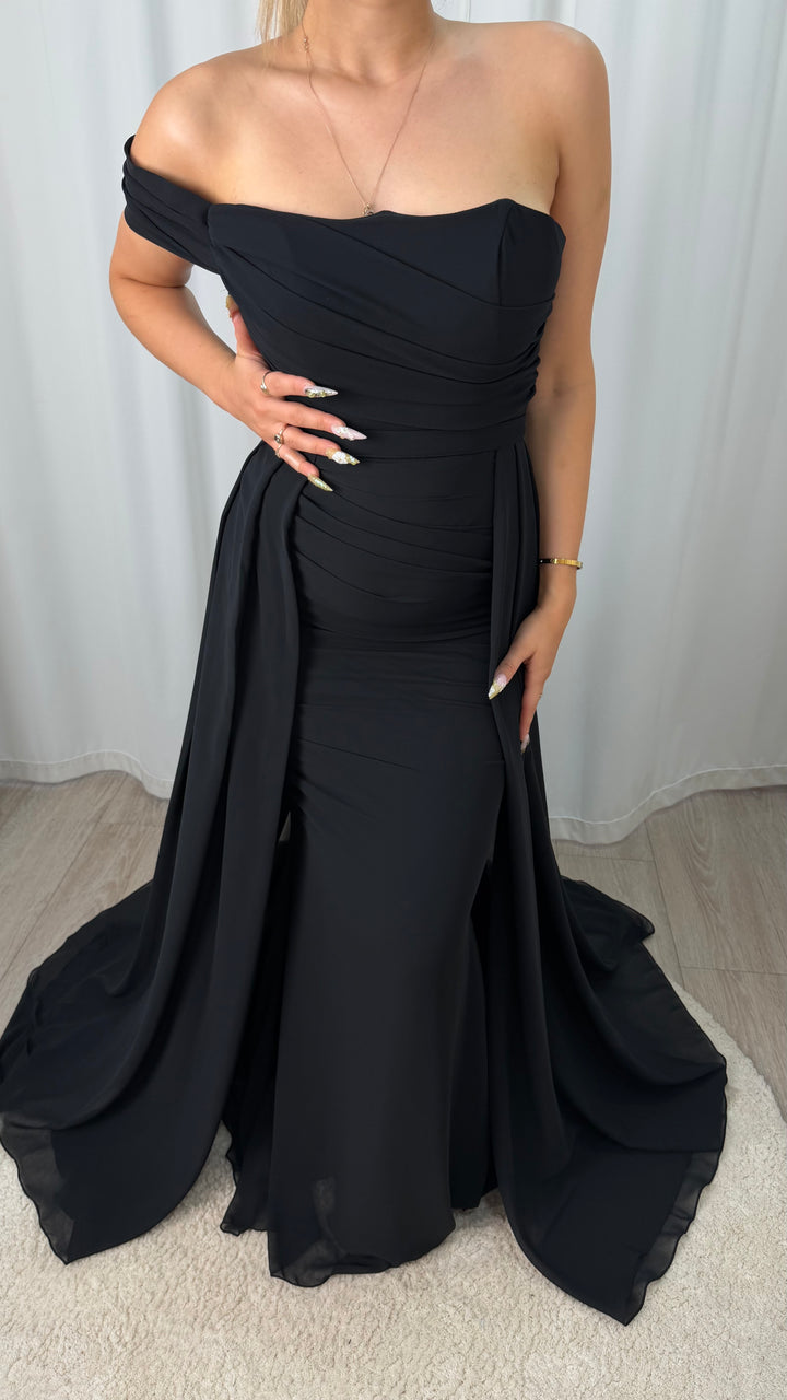 Merve schwarz