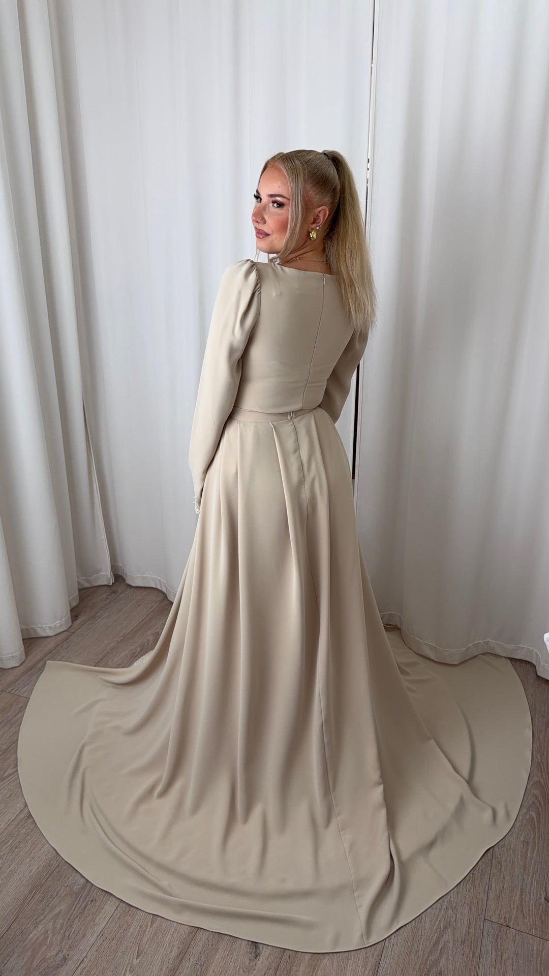 Veloria Dress