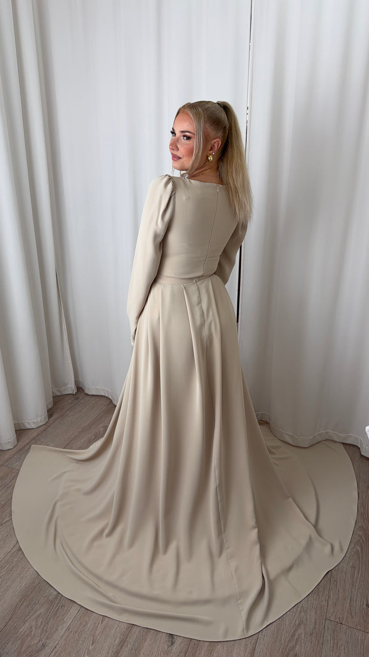 Veloria Dress