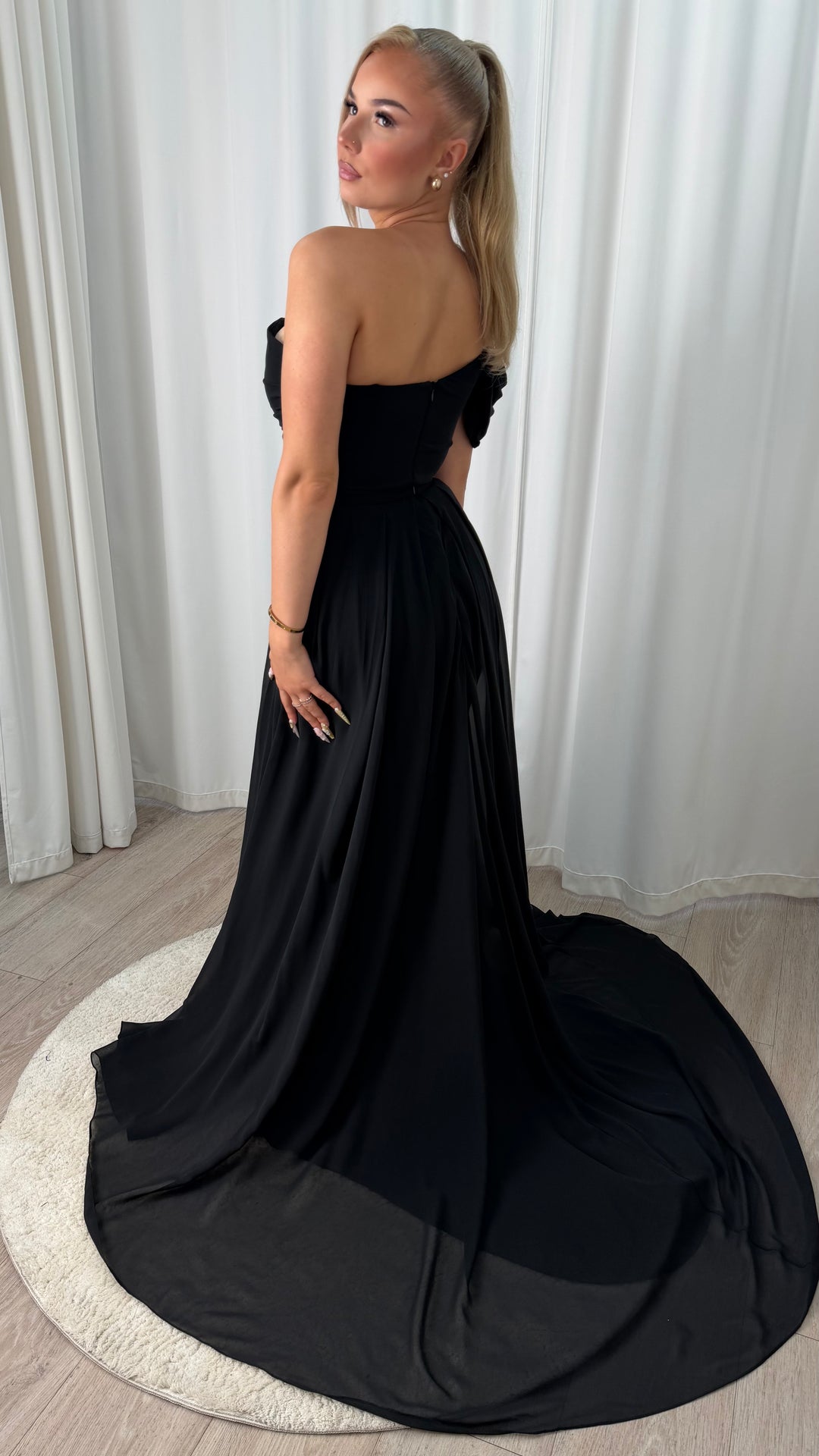 Merve schwarz