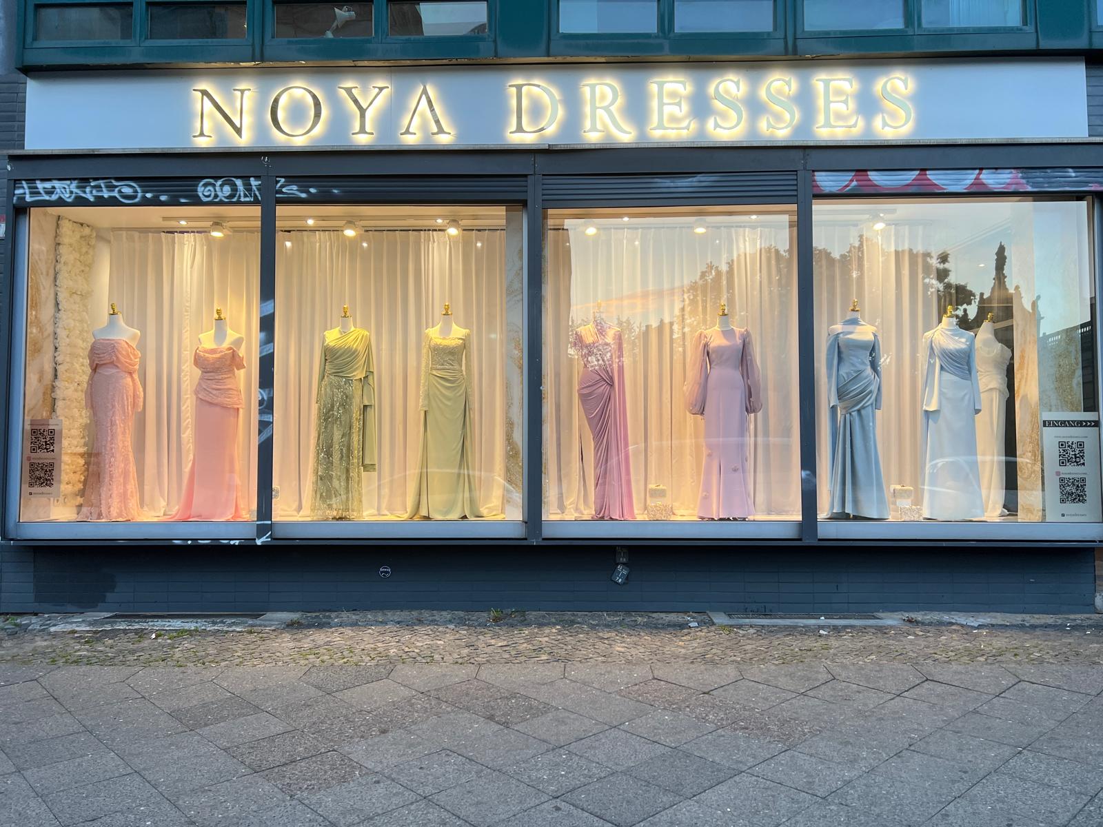 Schaufenster_Noya Dresses_Berlin_Braut und Abendmode_Boutique